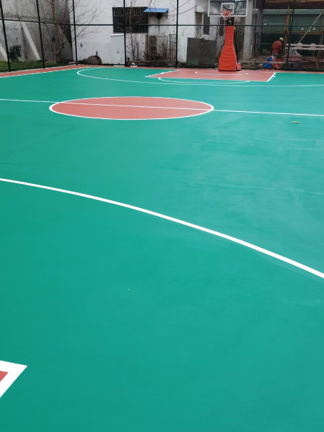 河南 球场长期使用易出现地面开裂